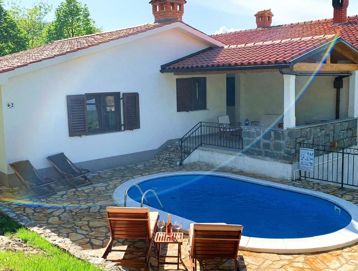 Holiday Home Deni Roč Eksteriør billede